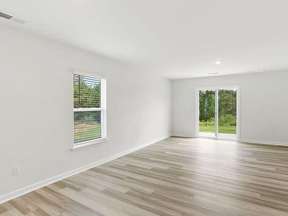 5th image of 258 Deskin Ln