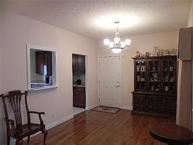 4th image of 5606 Olde Winton Ct