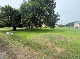 44 Garcitas St, Edna, TX 77957
