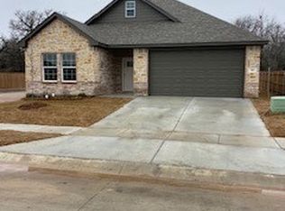 401 Titus Dr, Springtown, TX 76082