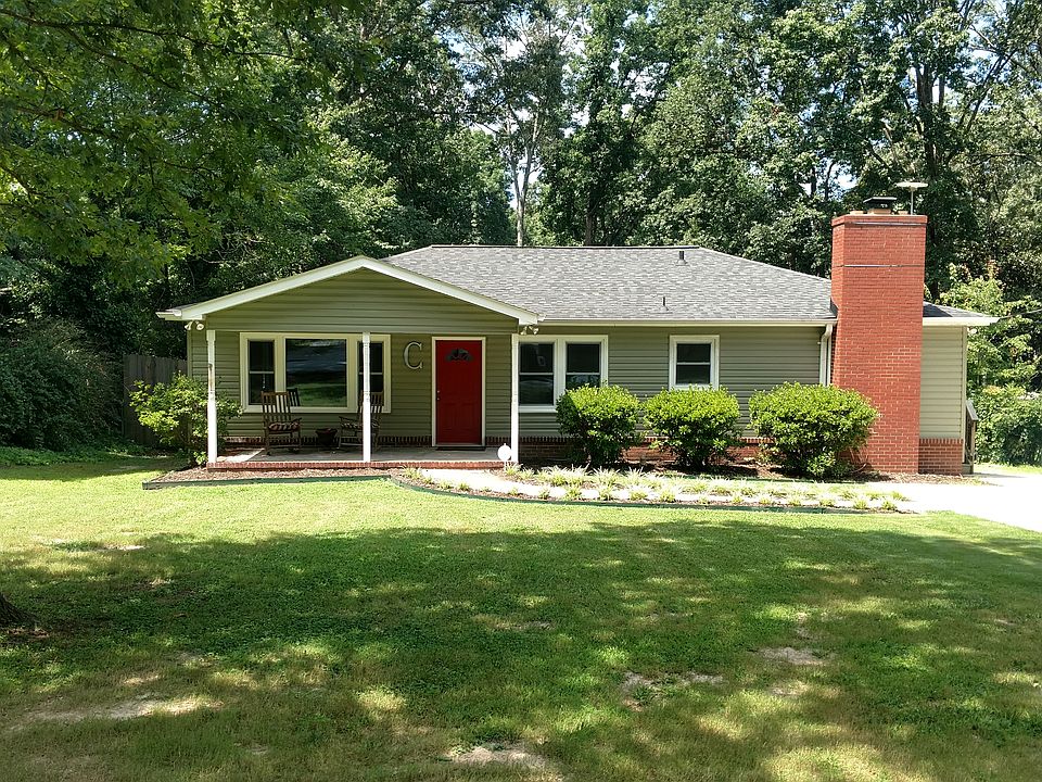 Front of 11 Brewster Dr