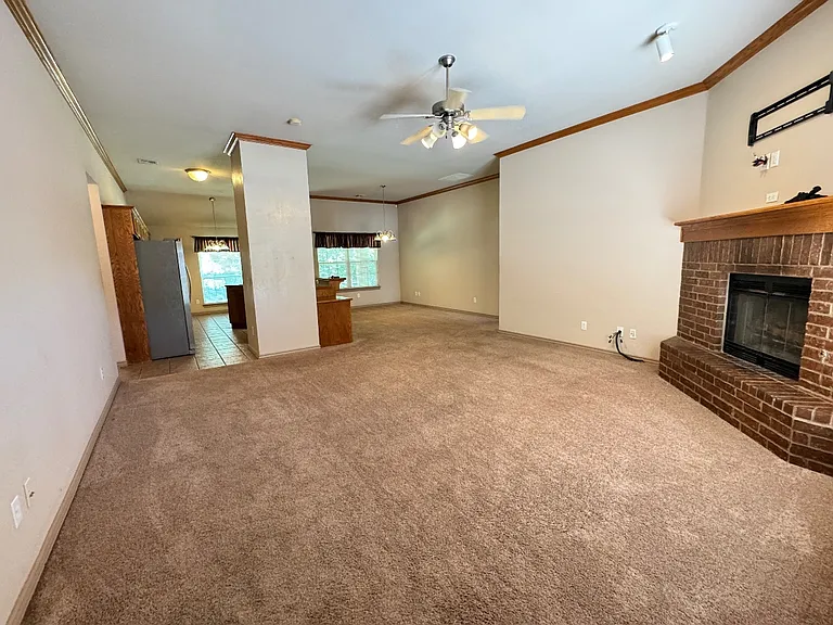 1424 Teakwood Dr — Photo 7