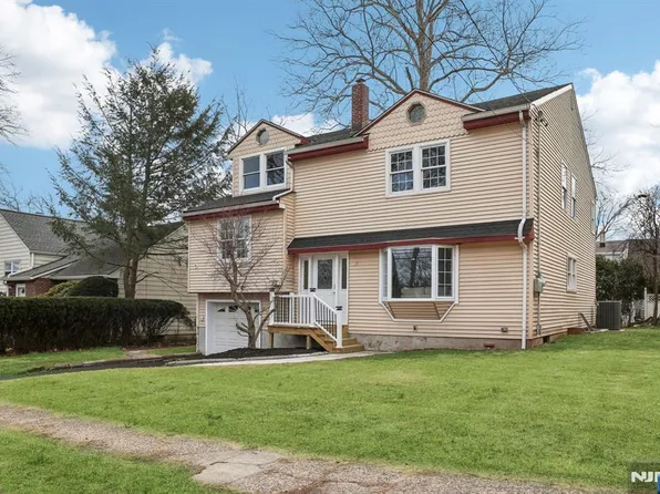 162 Stuyvesant Rd, Teaneck, NJ 07666