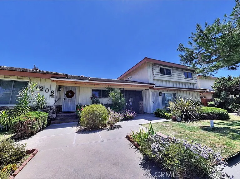 1208 S Marengo Ave #Q — Photo 1