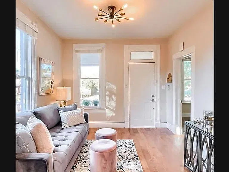 3 bed, 2210 sqft, $3,200 — Photo 2