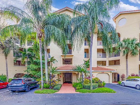 3rd image of 200 Uno Lago Dr APT 105