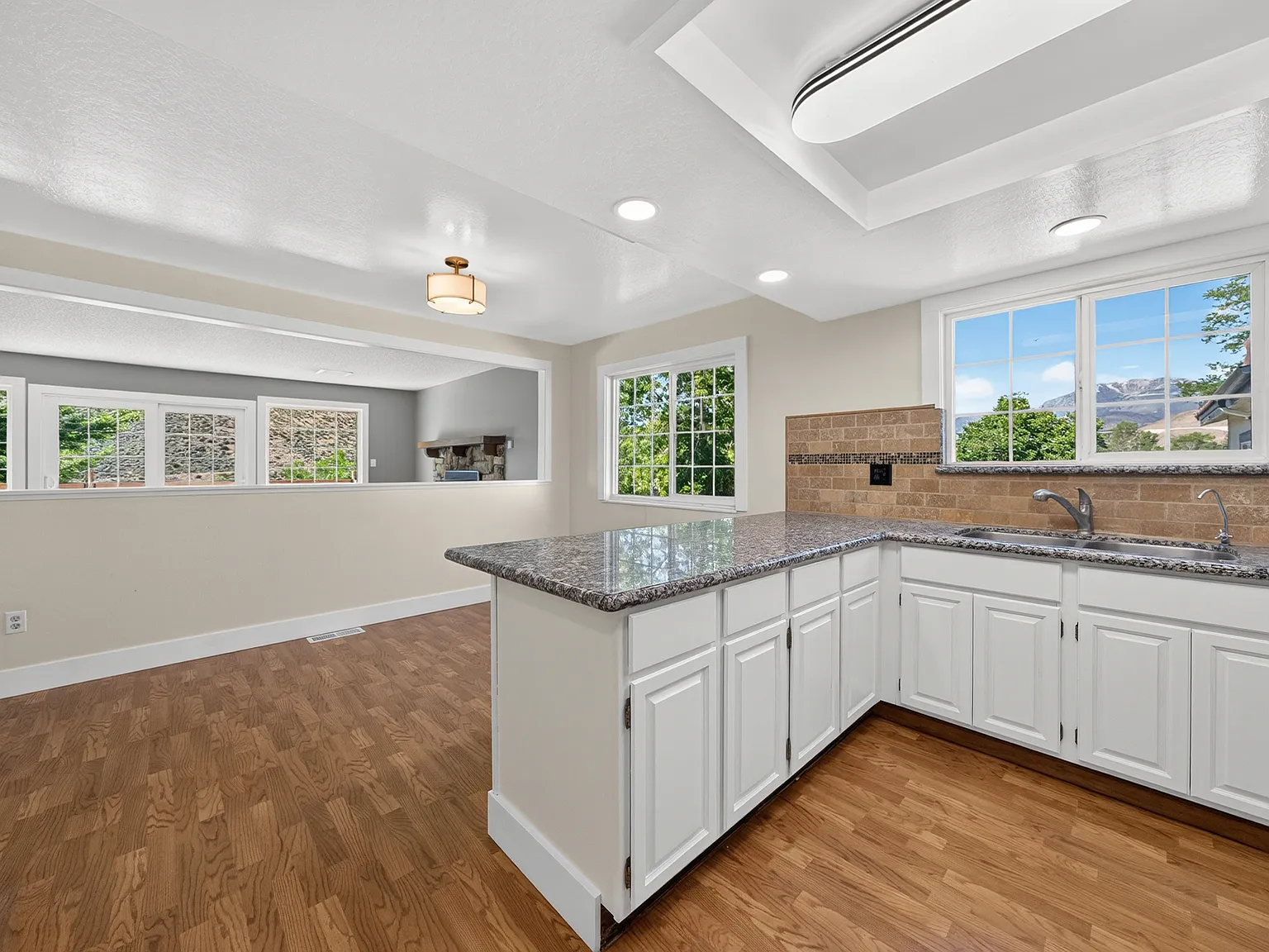 4 bed, 2816 sqft, $3,850 — Photo 3