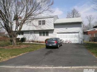 35 Park Dr, Kings Park, NY 11754
