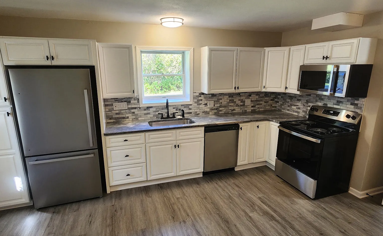 2 bed, 1.5 bath, 1100 sqft, $1,900 — Photo 2