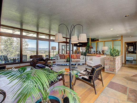upper floor living room