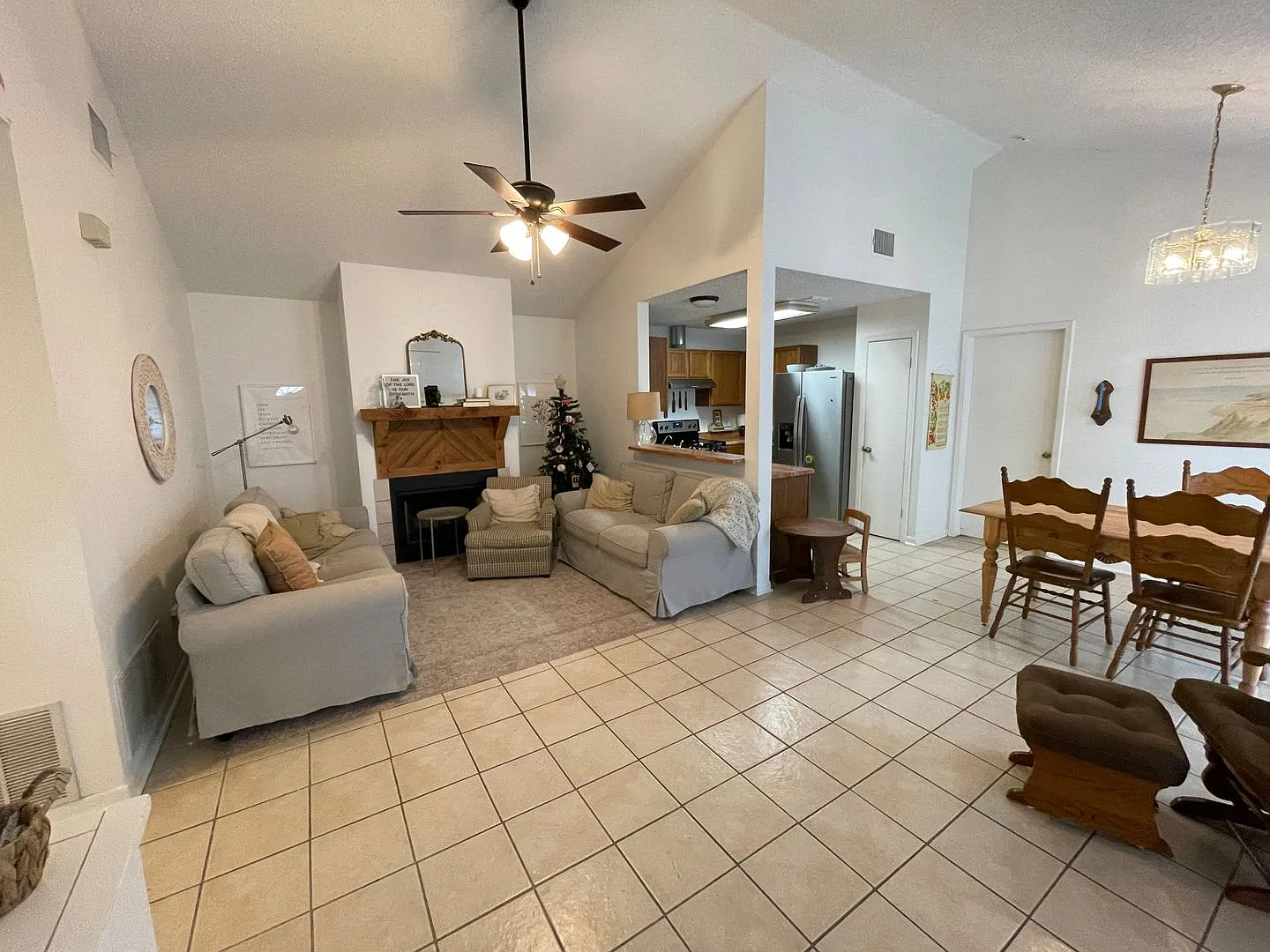 Well Maintained Duplex in Great Location! — Photo 2