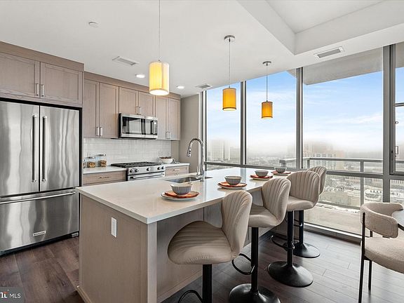 5th image of 930 Rose Ave Unit 1704