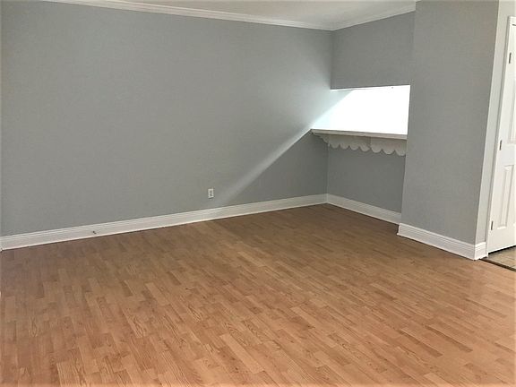 2nd image of 520 E Lagrange St #4