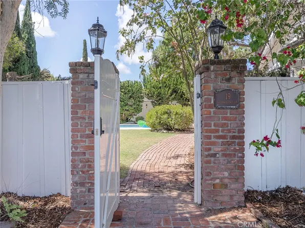 19 Strawberry Ln, Rolling Hills, CA 90274
