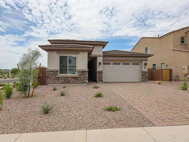 7665 W Smoketree Dr — Photo 3