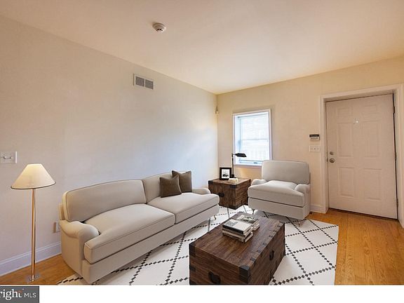 2nd image of 1604 Howland St