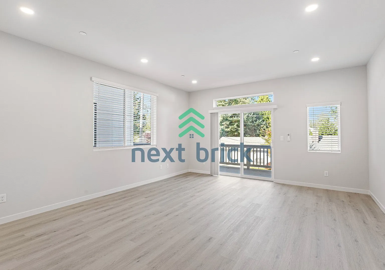 "Spacious 3-Bedroom Luxury Townhouse in Everett with 3 Full Baths" — Photo 4