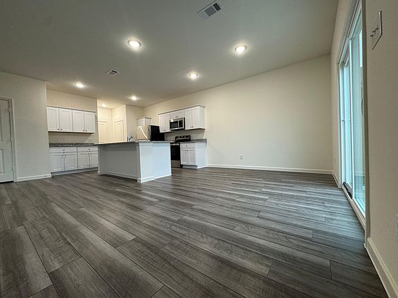 3rd image of 5722 Roadhouse Dr