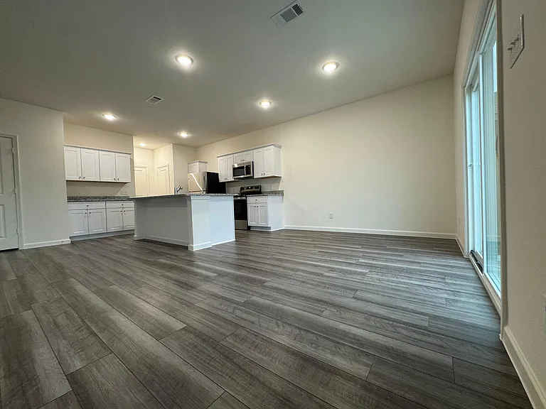 5722 Roadhouse Dr — Photo 3