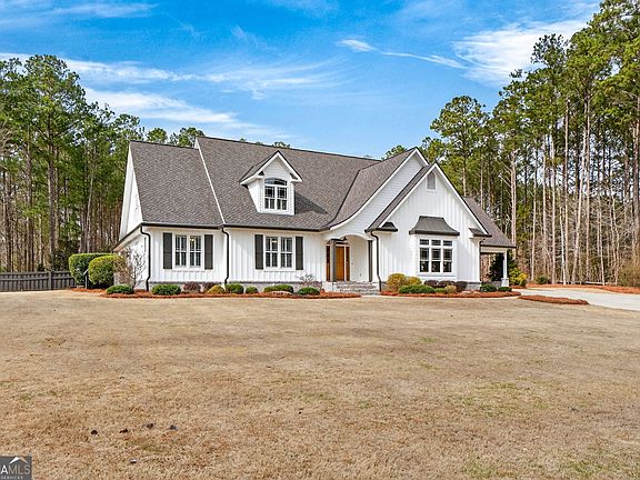 3rd image of 551 Carter Rd