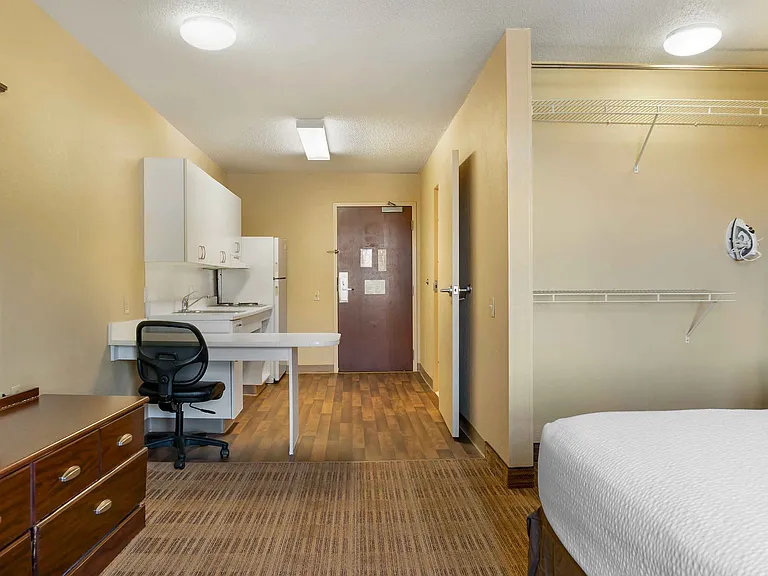 Studio Suite - 1 Queen Bed