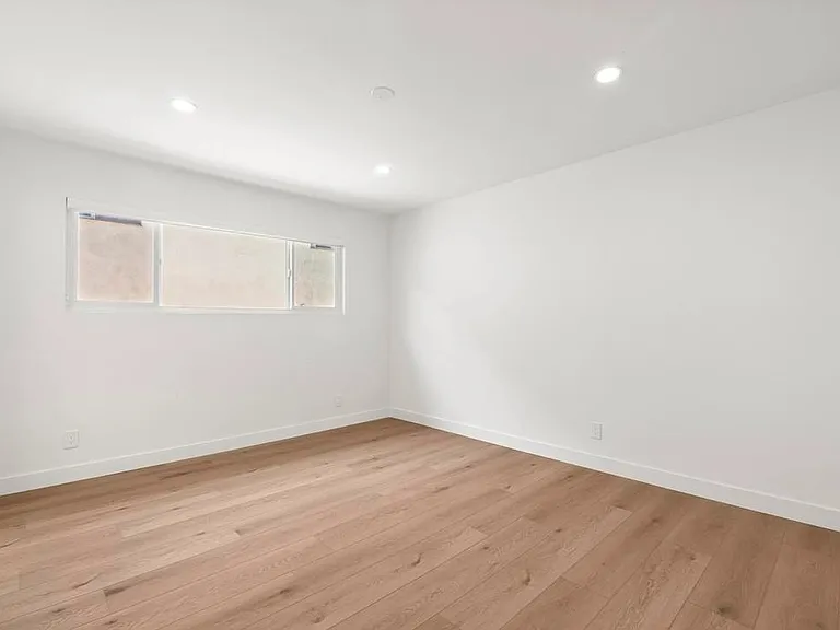 739 N Sweetzer Ave #6 — Photo 19