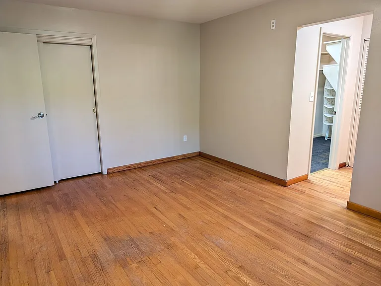 5253 Vernadale Dr — Photo 19