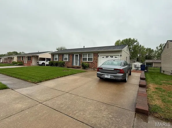 3251 Ipswich Ln, Saint Charles, MO 63301