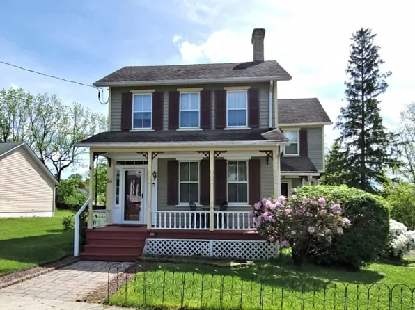 24 Center St, Clinton Twp., NJ 08801