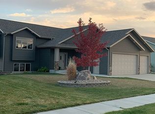 711 Canyon Rd SW, Mandan, ND 58554