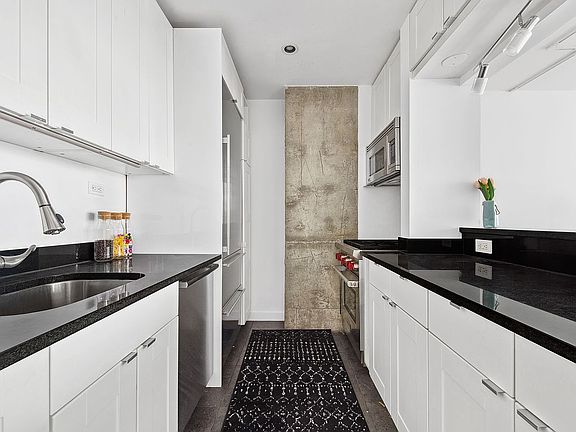5th image of 15 W 53rd St #31C