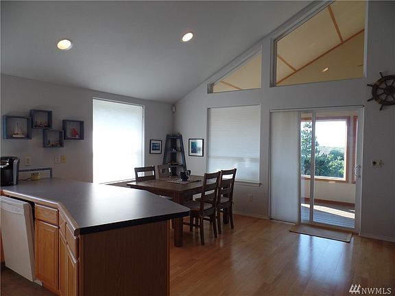 4th image of 596 Sand Dune Ave SW