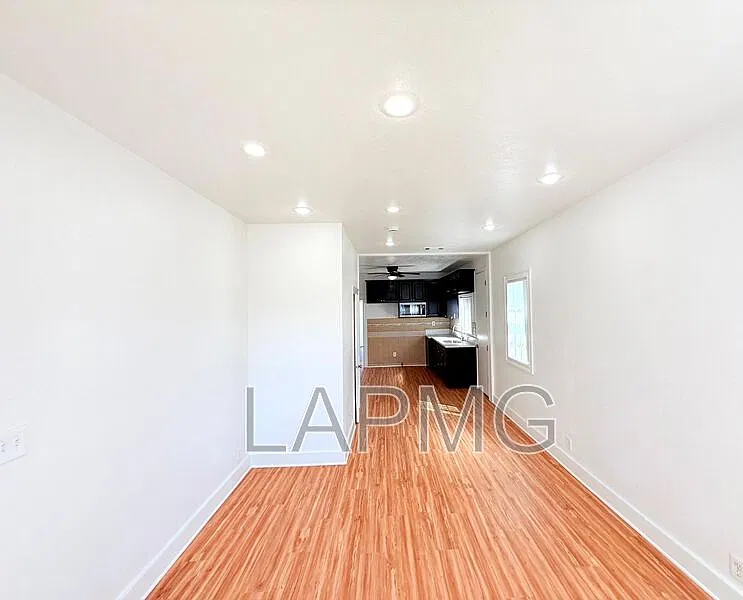 1 bed, 1.5 bath, $2,150 — Photo 4
