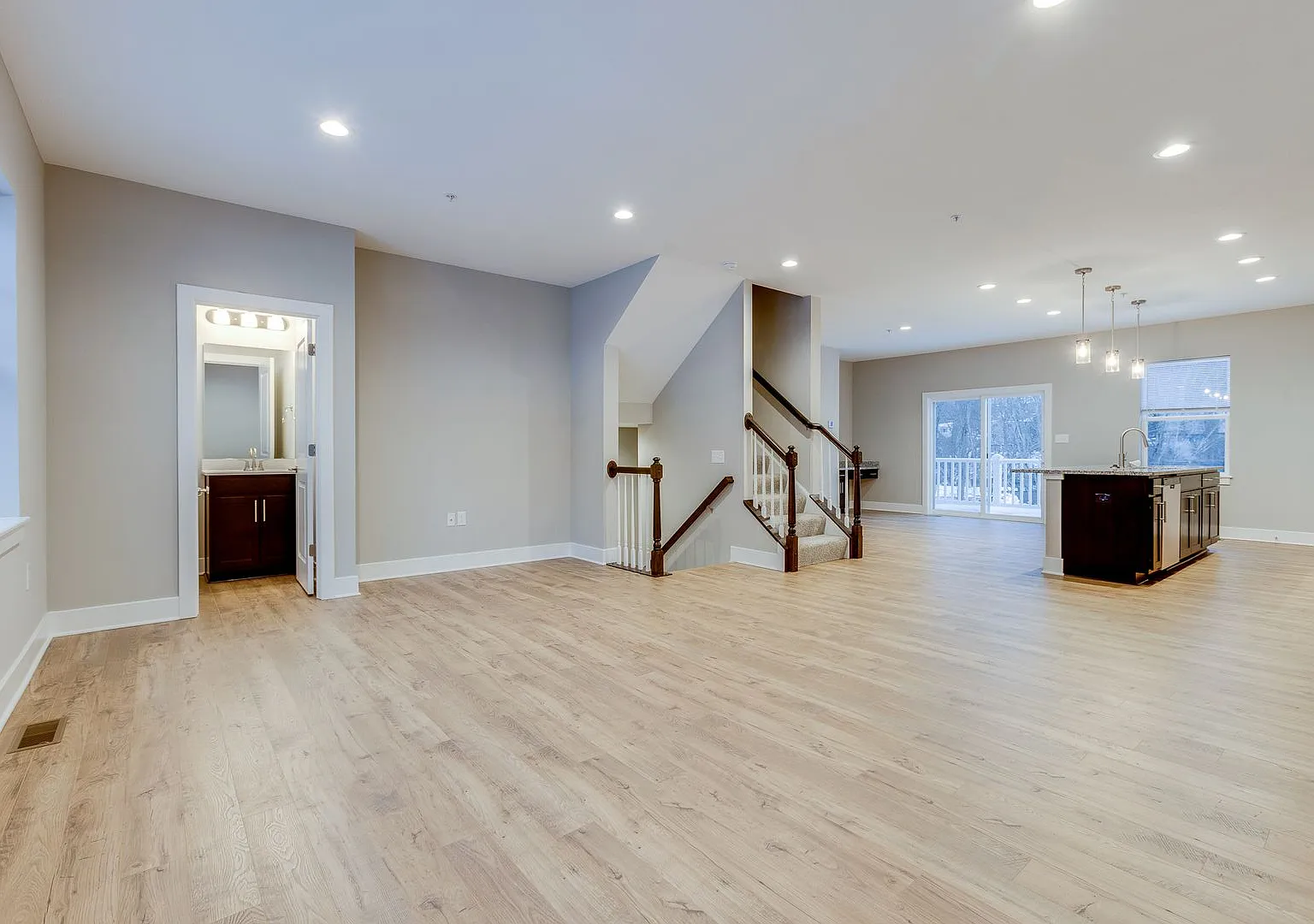 3 Bedroom End Unit Townhouse - Franklin Regional School District - Available Immediately — Photo 4