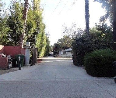 1st image of 22734 Calvert St