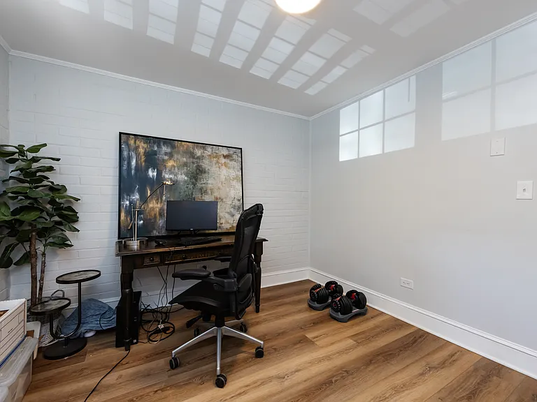 2323 Beacon St #14 — Photo 11