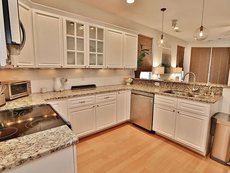613 Lake Dr — Photo 15