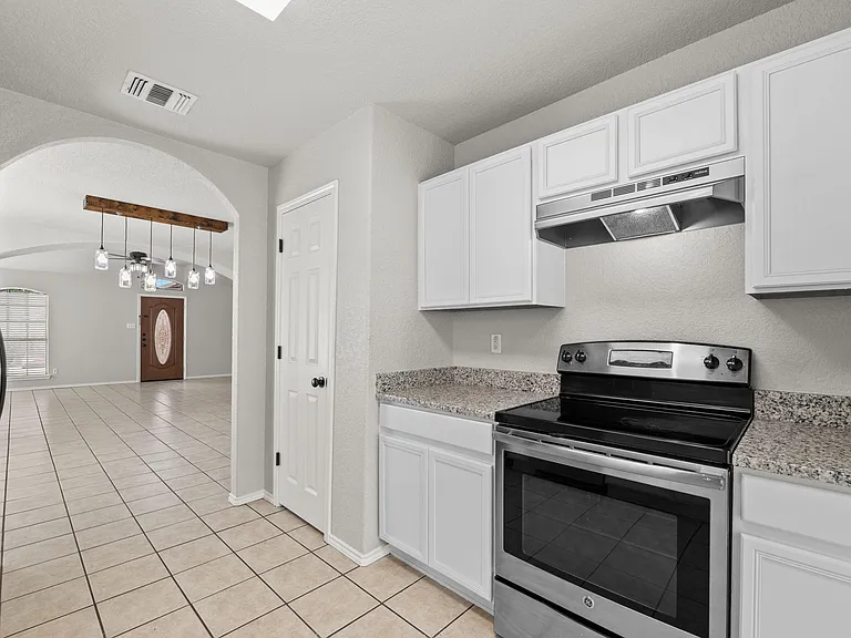 6726 Raintree Path — Photo 8