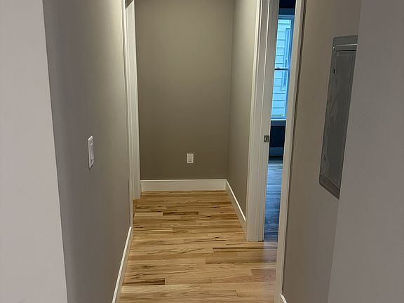 4th image of 191-193 Oak St #1
