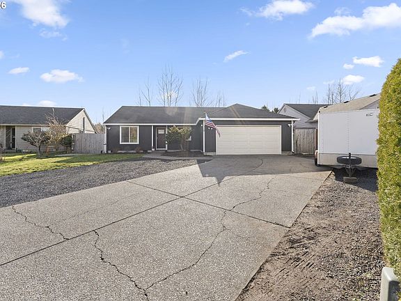 4th image of 1054 Pana St