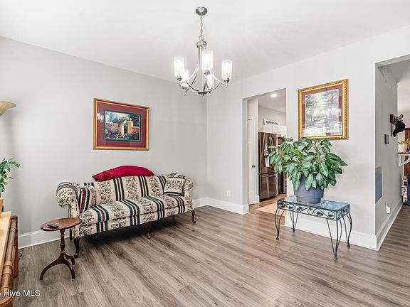 2nd image of 3 Bridle Place