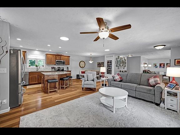 5th image of 216 S Hershey Rd