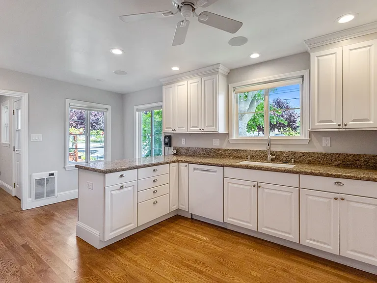 150 Alviso St — Photo 4