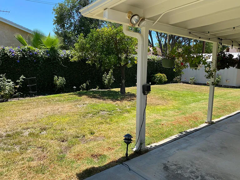 22508 Haynes St — Photo 17