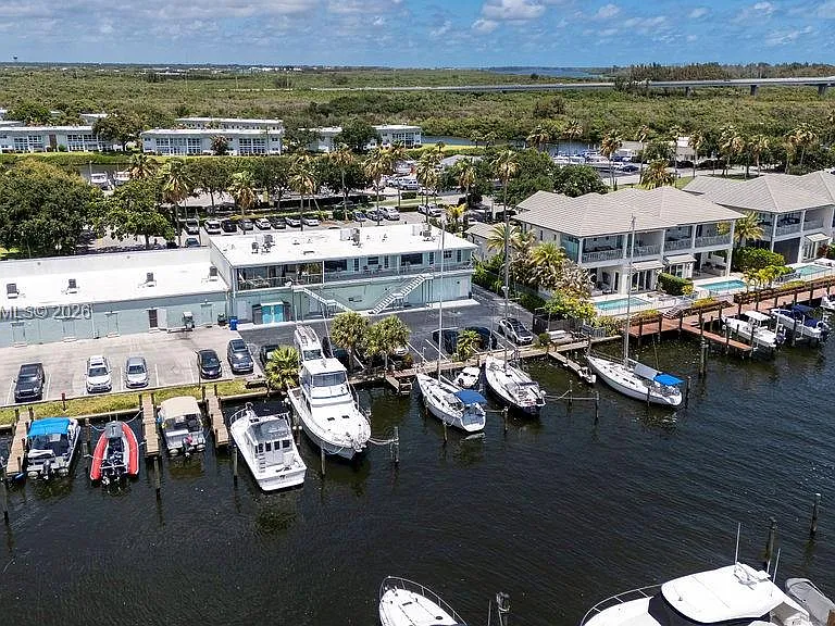 23 Royal Palm Point #B — Photo 6