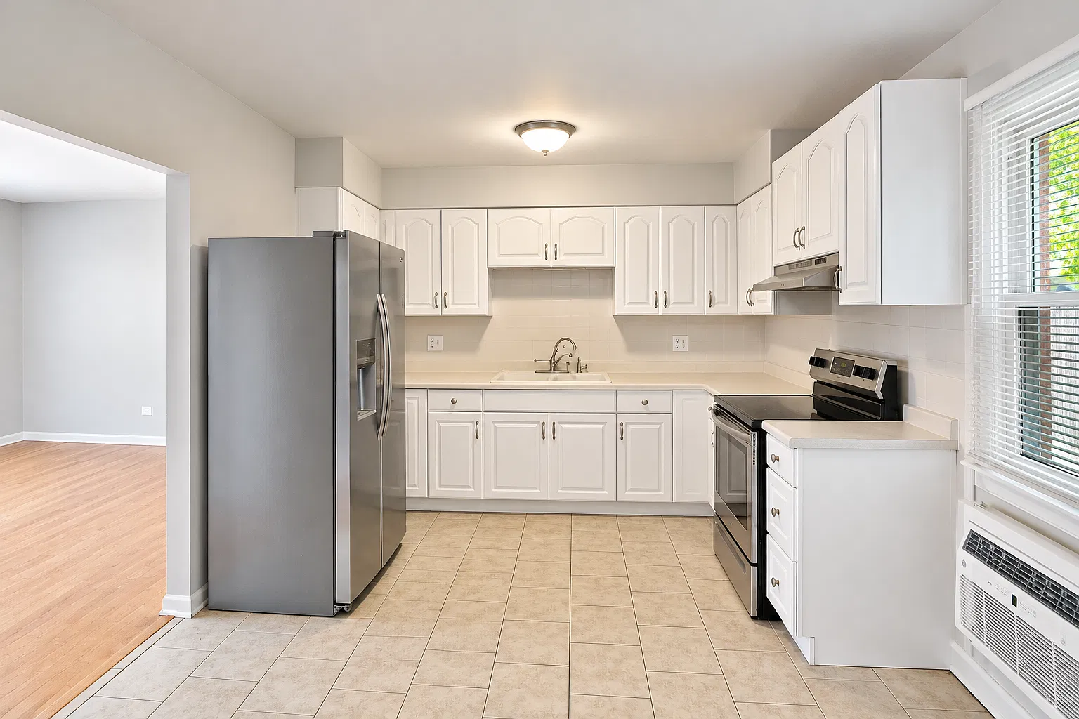 2 bed, 920 sqft, $1,875 — Photo 2