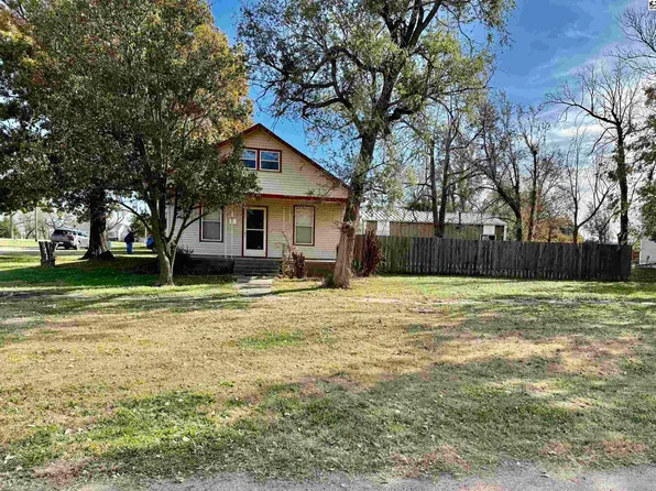 412 S Blair St, Windom, KS 67491