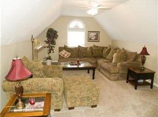 17473 Westridge Rd, Tonganoxie, KS 66086