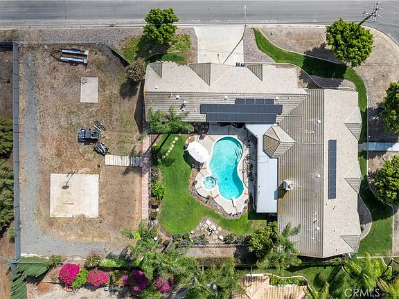 3rd image of 17492 Mariposa Ave