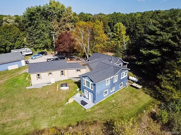 7441 Tipsico Lake Rd, Holly, MI 48442
